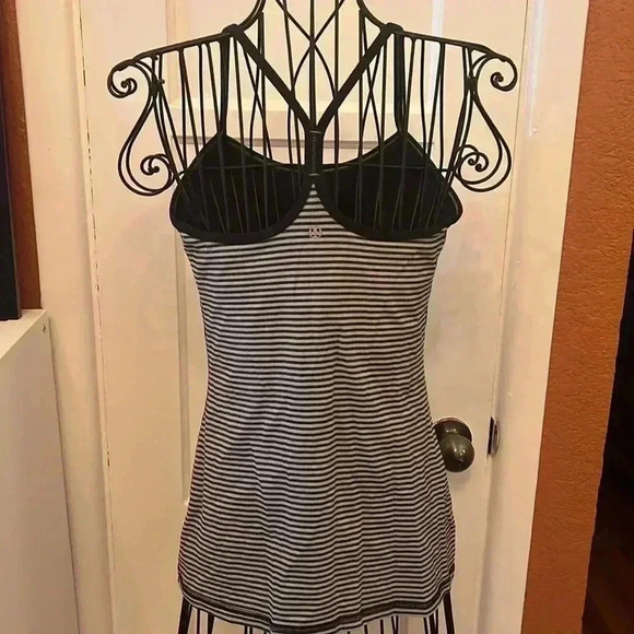 Lululemon Power Y Tank-Sz 8 - Picture 3 of 5